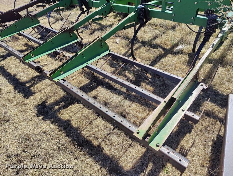 image for item IH9480 John Deere 985 field cultivator