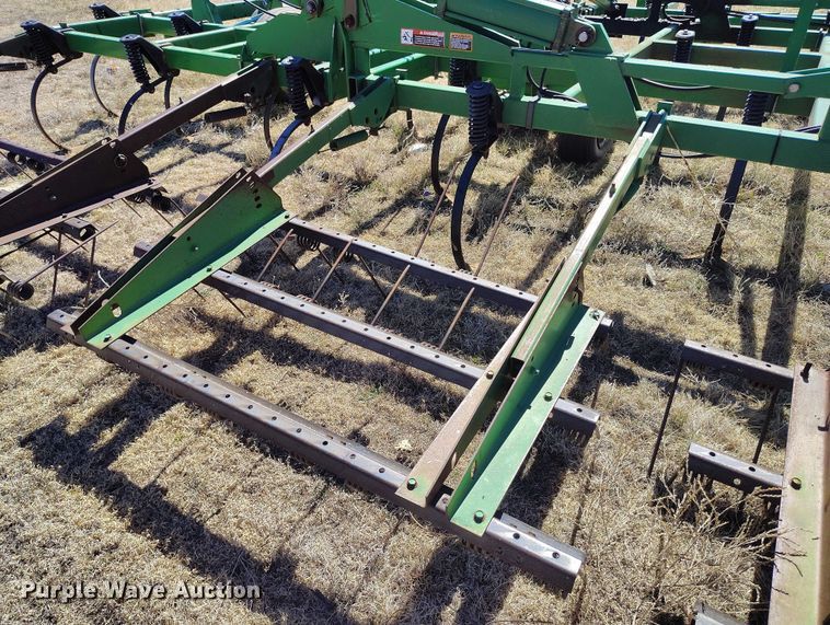 image for item IH9480 John Deere 985 field cultivator