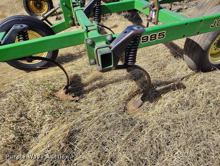 image for item IH9480 John Deere 985 field cultivator