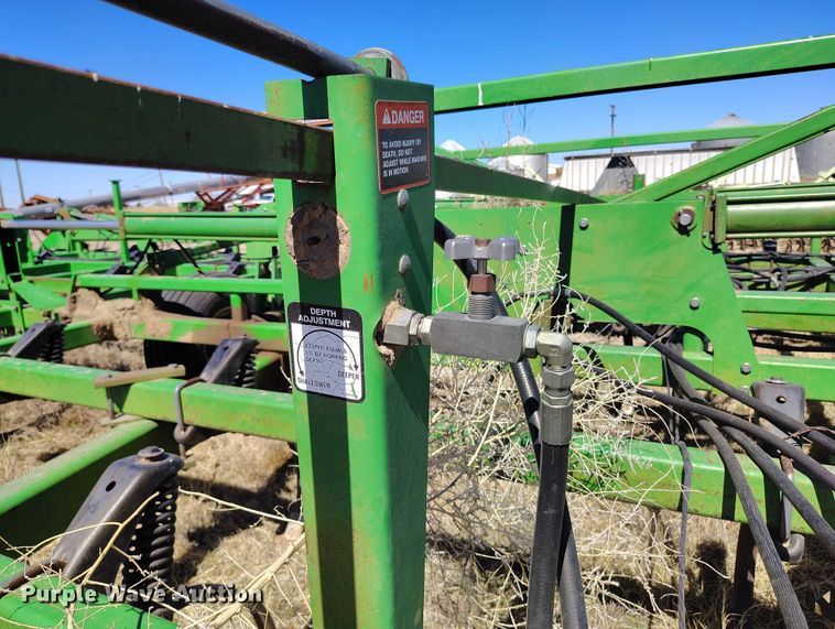 image for item IH9480 John Deere 985 field cultivator