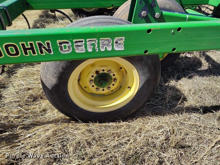 image for item IH9480 John Deere 985 field cultivator