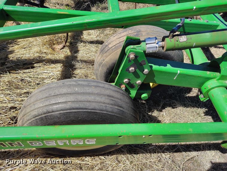 image for item IH9480 John Deere 985 field cultivator