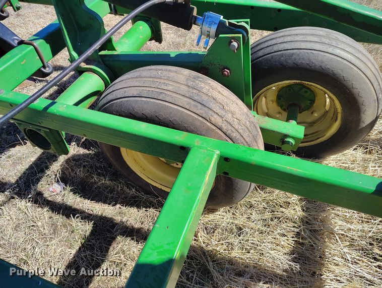 image for item IH9480 John Deere 985 field cultivator