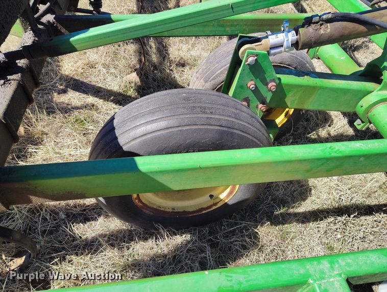 image for item IH9480 John Deere 985 field cultivator