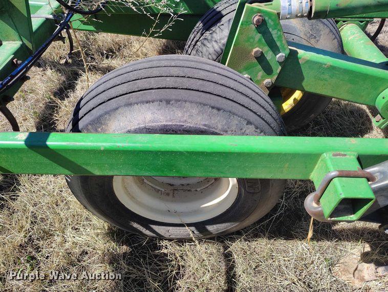 image for item IH9480 John Deere 985 field cultivator