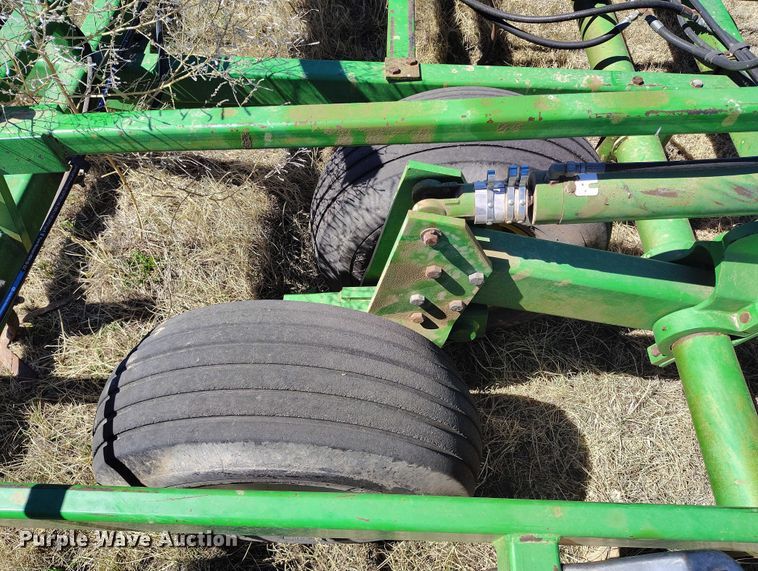 image for item IH9480 John Deere 985 field cultivator