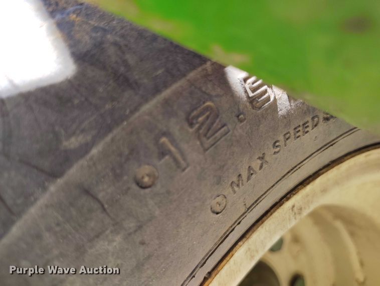 image for item IH9480 John Deere 985 field cultivator