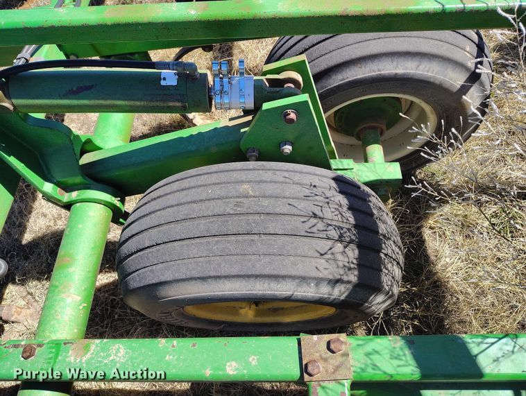 image for item IH9480 John Deere 985 field cultivator