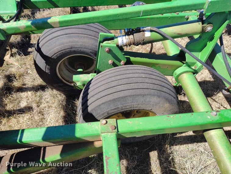image for item IH9480 John Deere 985 field cultivator