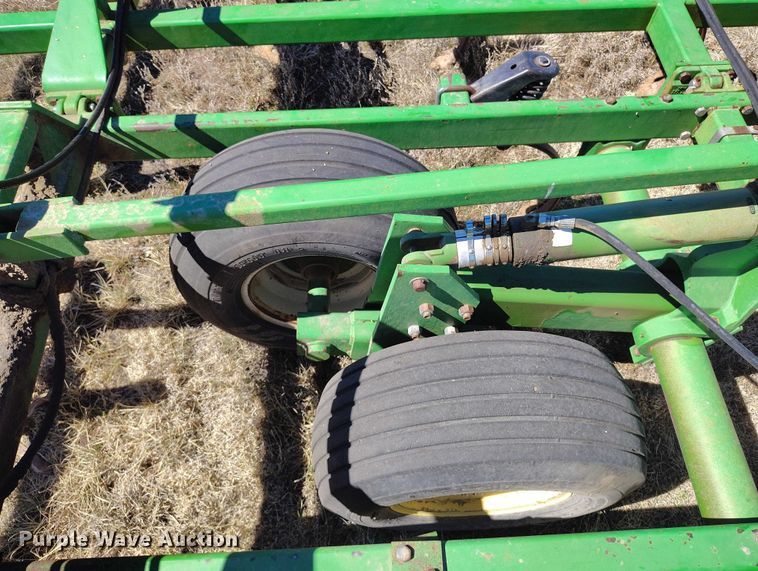 image for item IH9480 John Deere 985 field cultivator