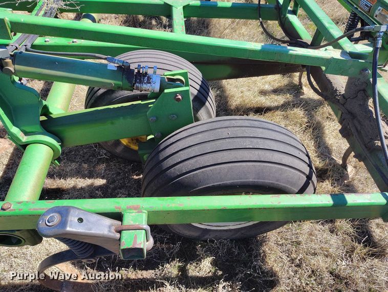 image for item IH9480 John Deere 985 field cultivator
