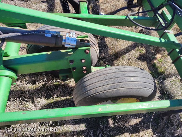 image for item IH9480 John Deere 985 field cultivator