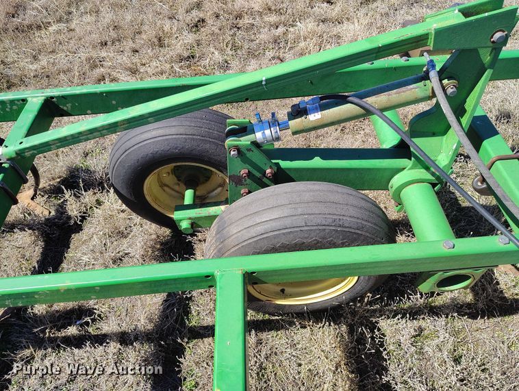 image for item IH9480 John Deere 985 field cultivator