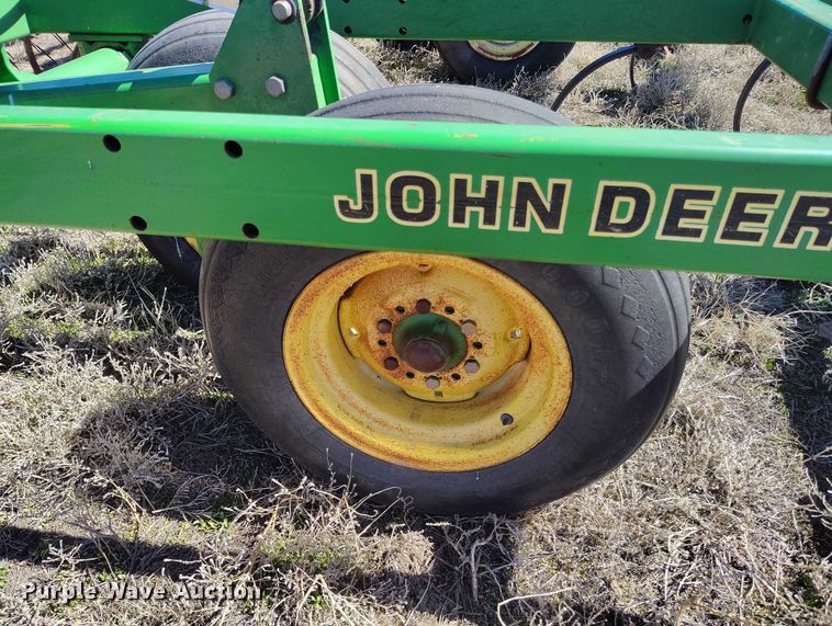 image for item IH9480 John Deere 985 field cultivator