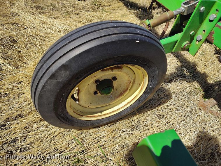 image for item IH9480 John Deere 985 field cultivator