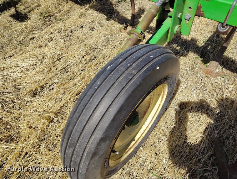 image for item IH9480 John Deere 985 field cultivator