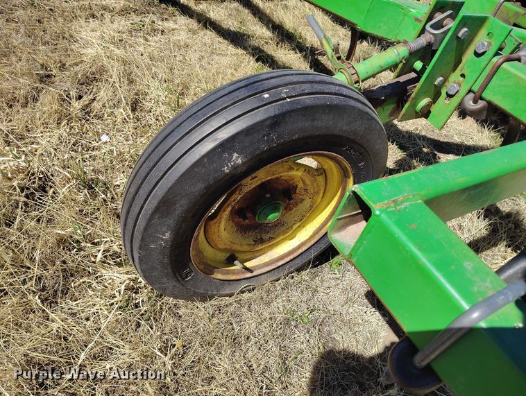 image for item IH9480 John Deere 985 field cultivator
