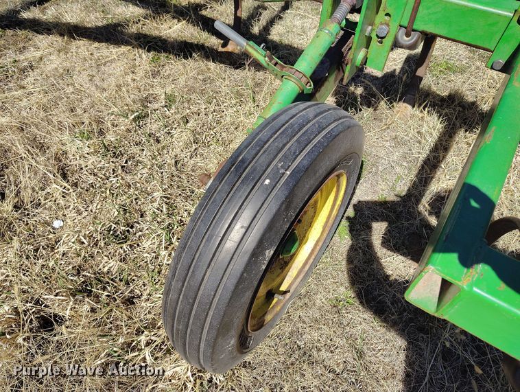 image for item IH9480 John Deere 985 field cultivator