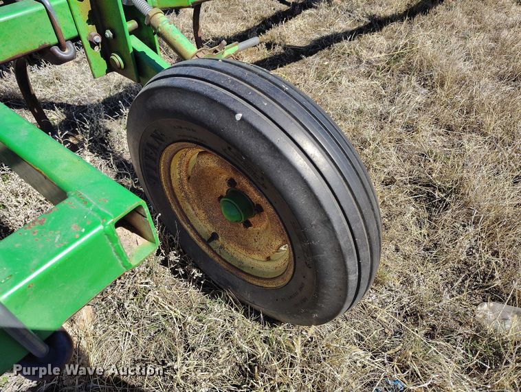 image for item IH9480 John Deere 985 field cultivator