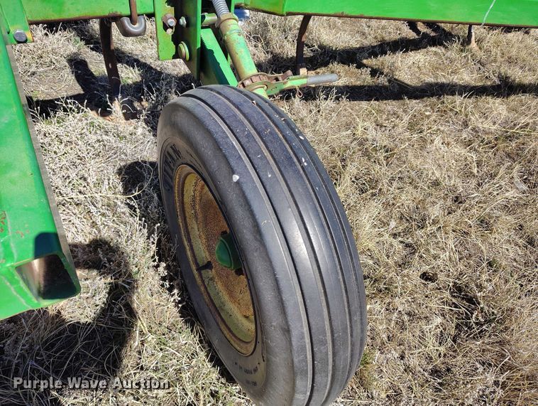 image for item IH9480 John Deere 985 field cultivator