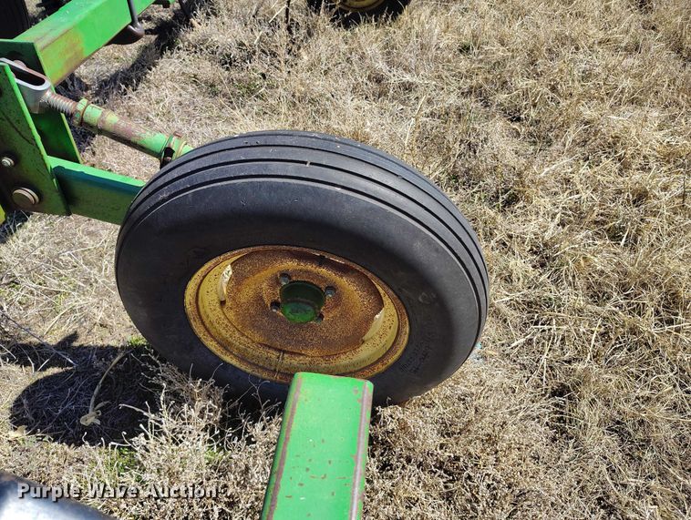 image for item IH9480 John Deere 985 field cultivator