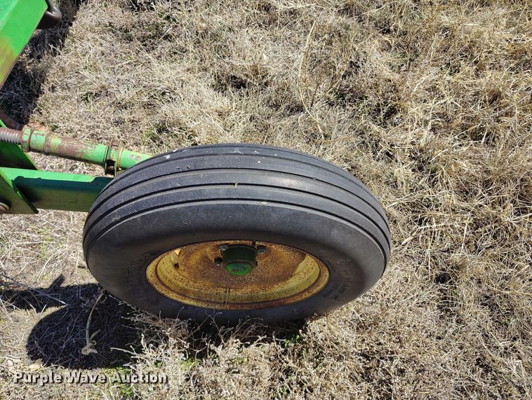 image for item IH9480 John Deere 985 field cultivator