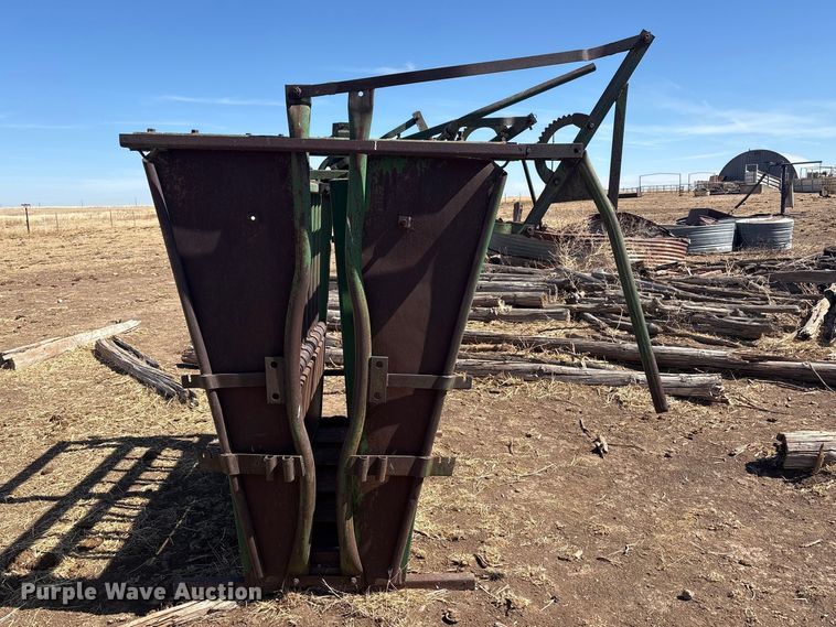 image for item NK9048 Powder River livestock chute