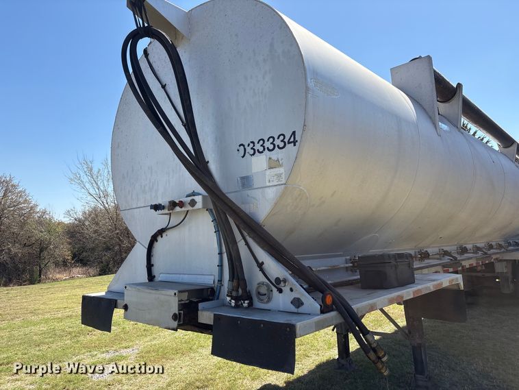 image for item NK9062 2005 Ledwell & Son LW42 ADC feed delivery trailer