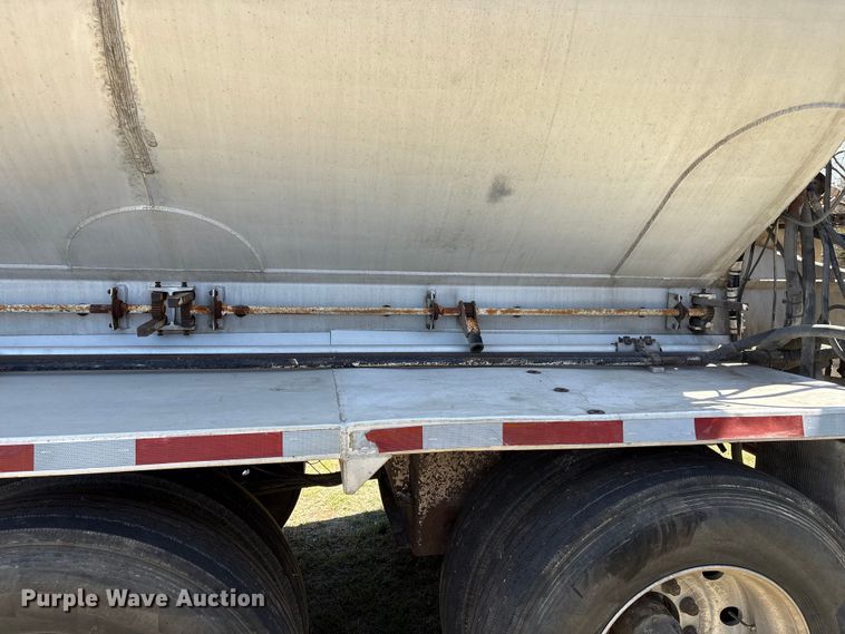 image for item NK9062 2005 Ledwell & Son LW42 ADC feed delivery trailer