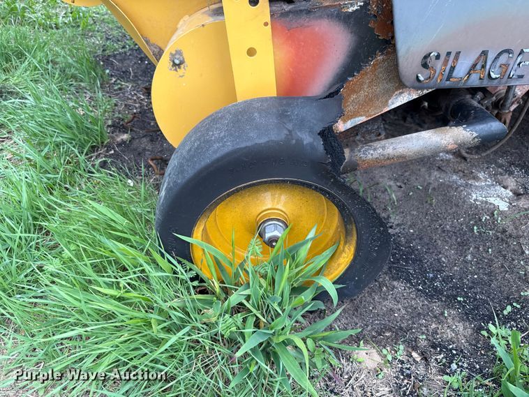 image for item NK9152 2021 Vermeer 604 G3 round baler