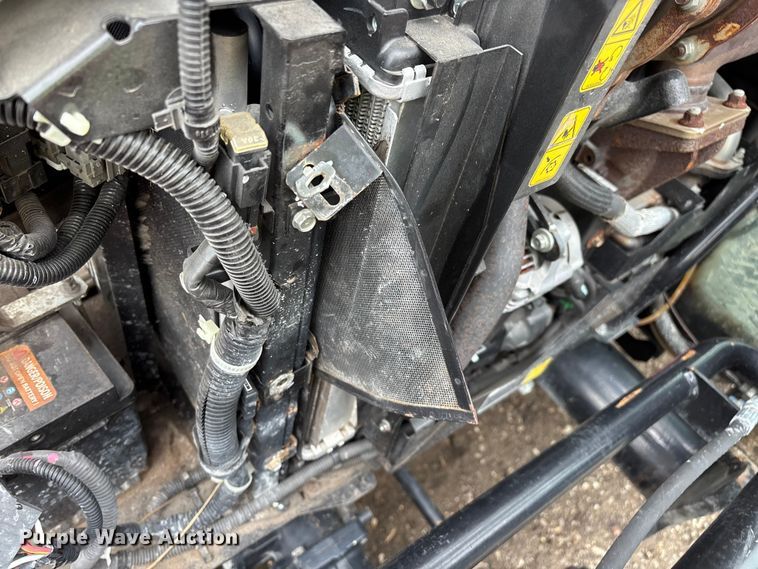 image for item YA2802 2016 Yanmar YT235 MFWD tractor