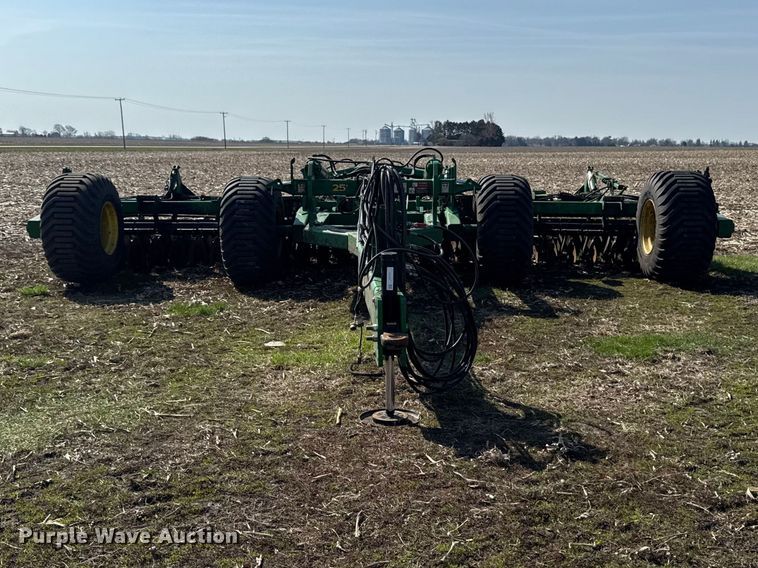 image for item YA2979 2023 John Deere 2680H vertical tillage