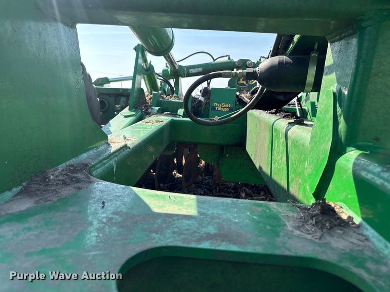 image for item YA2979 2023 John Deere 2680H vertical tillage