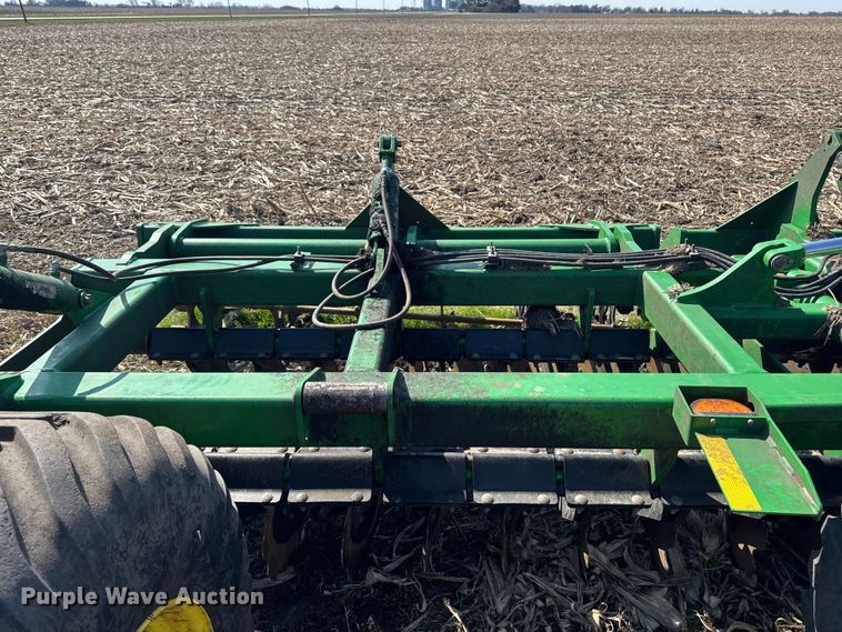 image for item YA2979 2023 John Deere 2680H vertical tillage