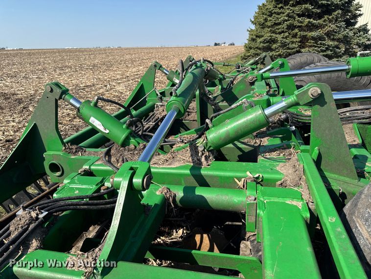 image for item YA2979 2023 John Deere 2680H vertical tillage
