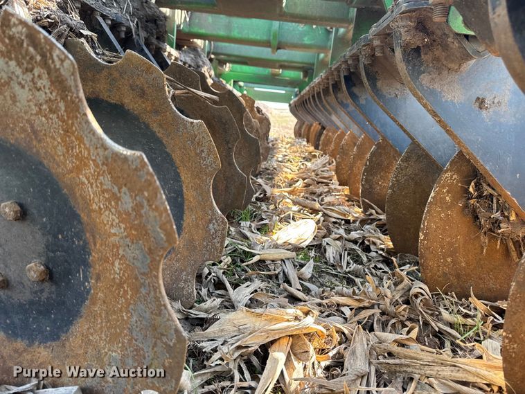 image for item YA2979 2023 John Deere 2680H vertical tillage