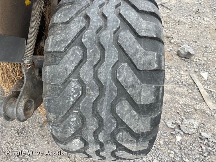 image for item YA2982 2019 Claas Variant 480RC round baler