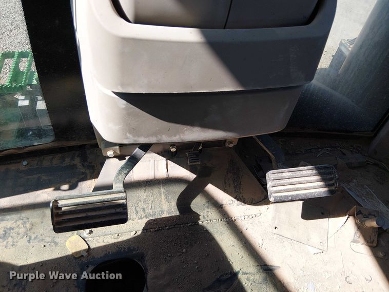 image for item YA3133 2016 John Deere 9570RT tractor