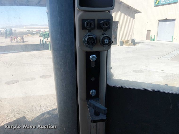 image for item YA3133 2016 John Deere 9570RT tractor