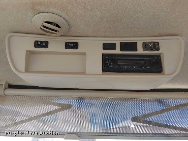 image for item YA3133 2016 John Deere 9570RT tractor