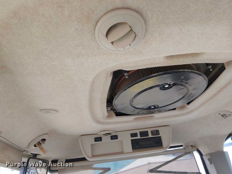 image for item YA3133 2016 John Deere 9570RT tractor