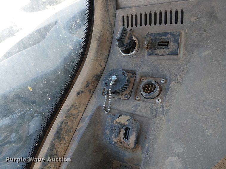 image for item YA3133 2016 John Deere 9570RT tractor