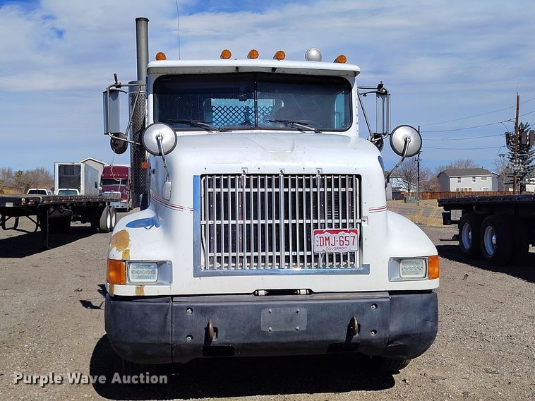 image for item BI9764 1996 International 9200 semi truck