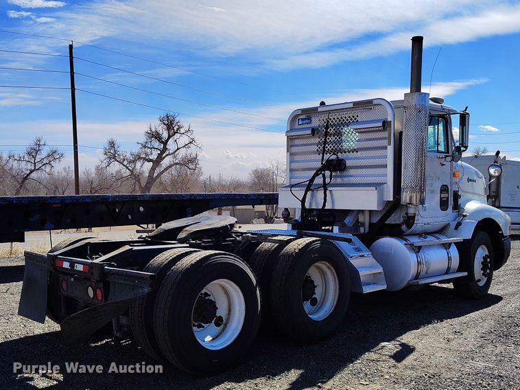 image for item BI9764 1996 International 9200 semi truck