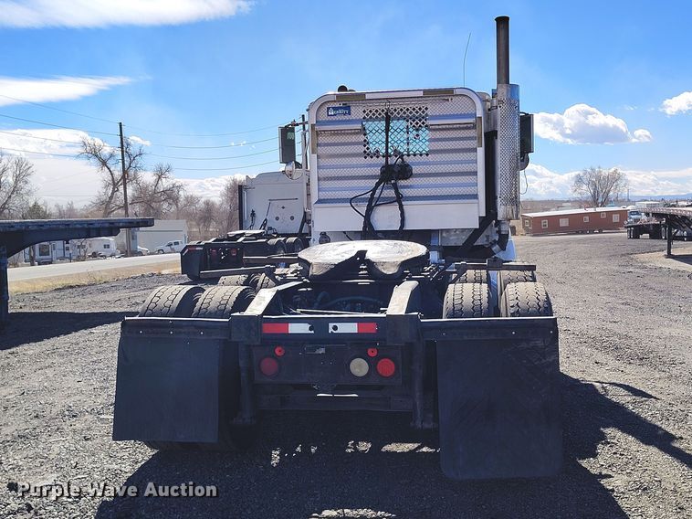 image for item BI9764 1996 International 9200 semi truck