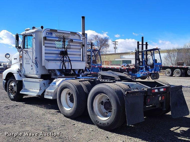 image for item BI9764 1996 International 9200 semi truck