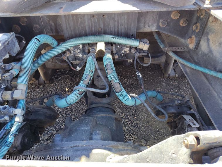 image for item BI9764 1996 International 9200 semi truck