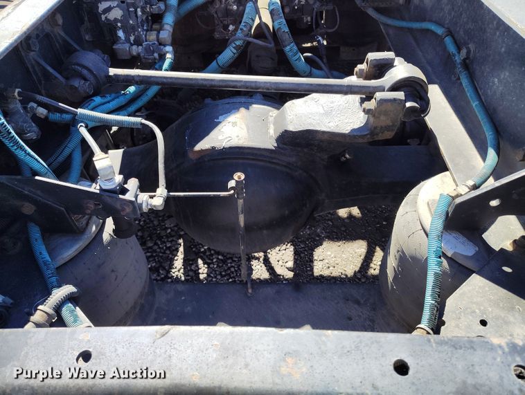 image for item BI9764 1996 International 9200 semi truck