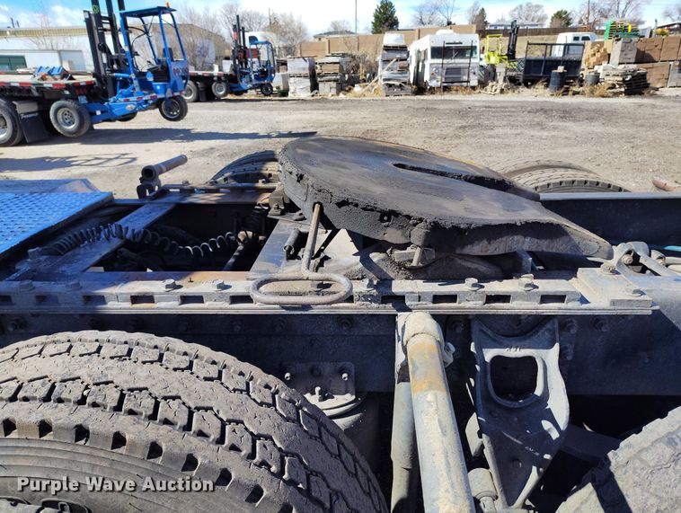 image for item BI9764 1996 International 9200 semi truck