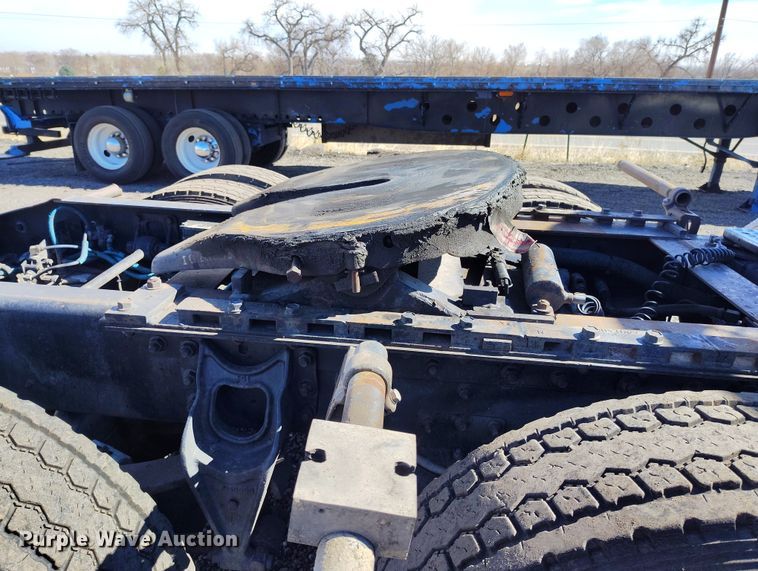 image for item BI9764 1996 International 9200 semi truck